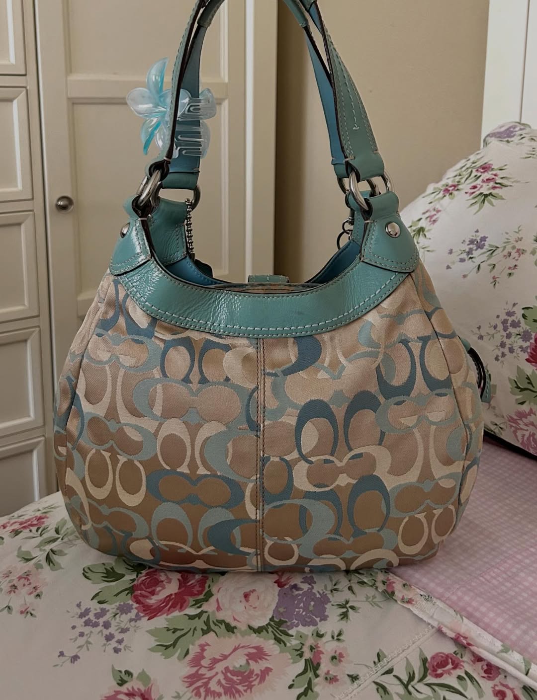 Vintage Signature Shoulder Bag
