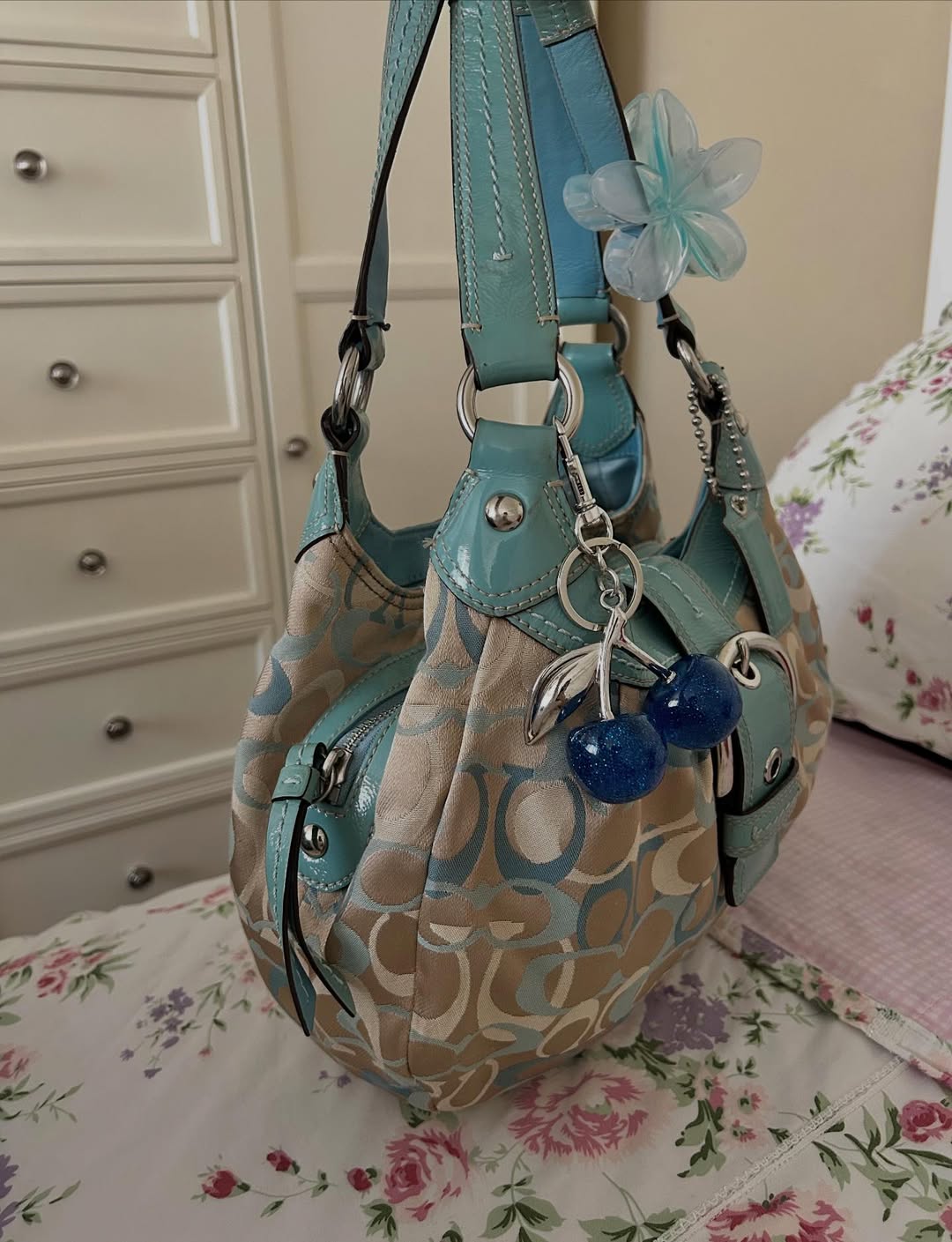 Vintage Signature Shoulder Bag